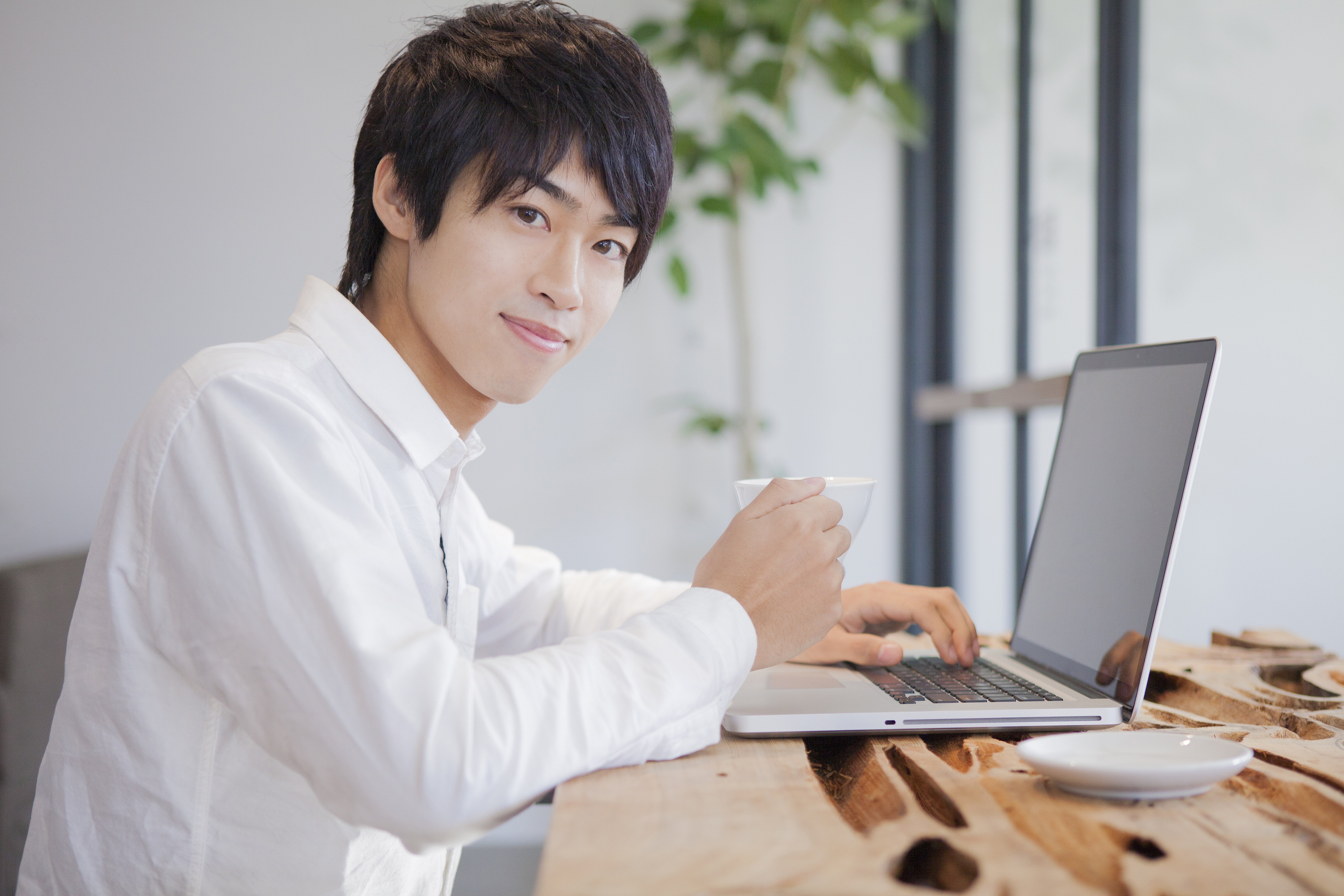 外務員資格試験の合格を今年の目標とされている方へ スマホで学べる外務員講座